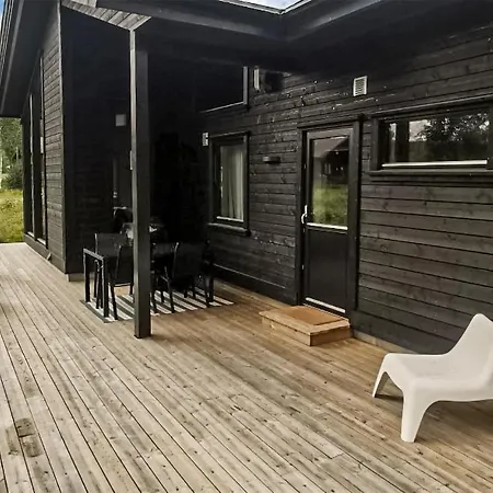 Casa de Férias Beautiful In Steinsholt With Sauna